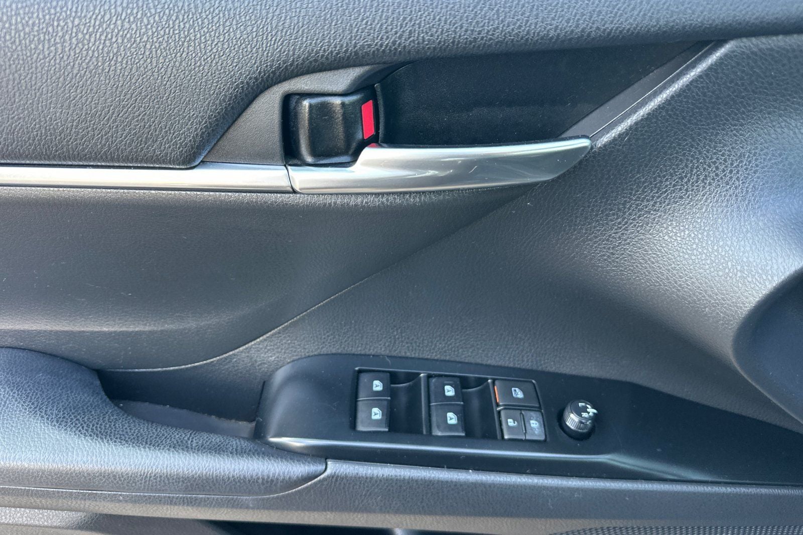 2020 Toyota Camry Hybrid LE