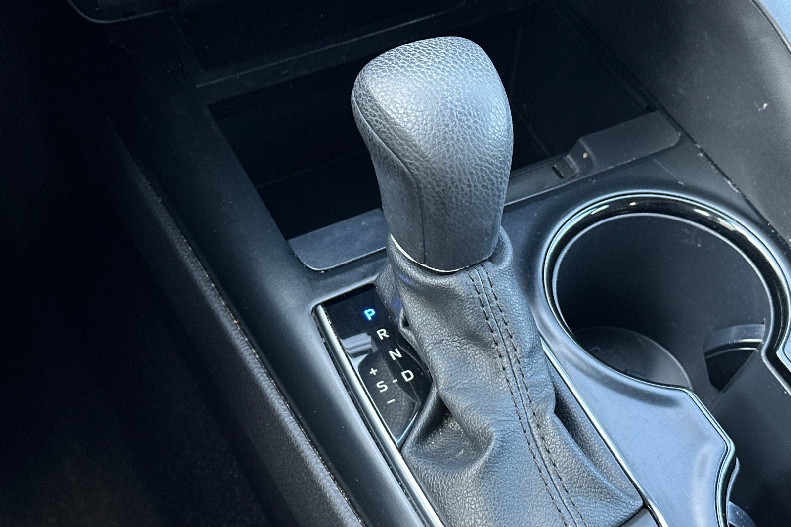 2020 Toyota Camry Hybrid LE